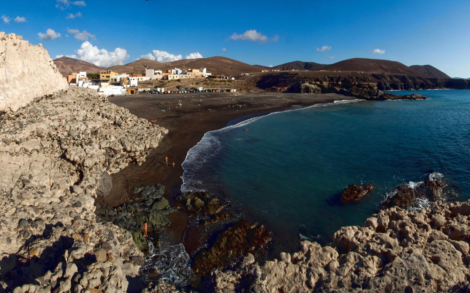 Playa de ajuy fuerteventura Ajuy, la spiaggia selvaggia di sabbia nera e le sue grotte