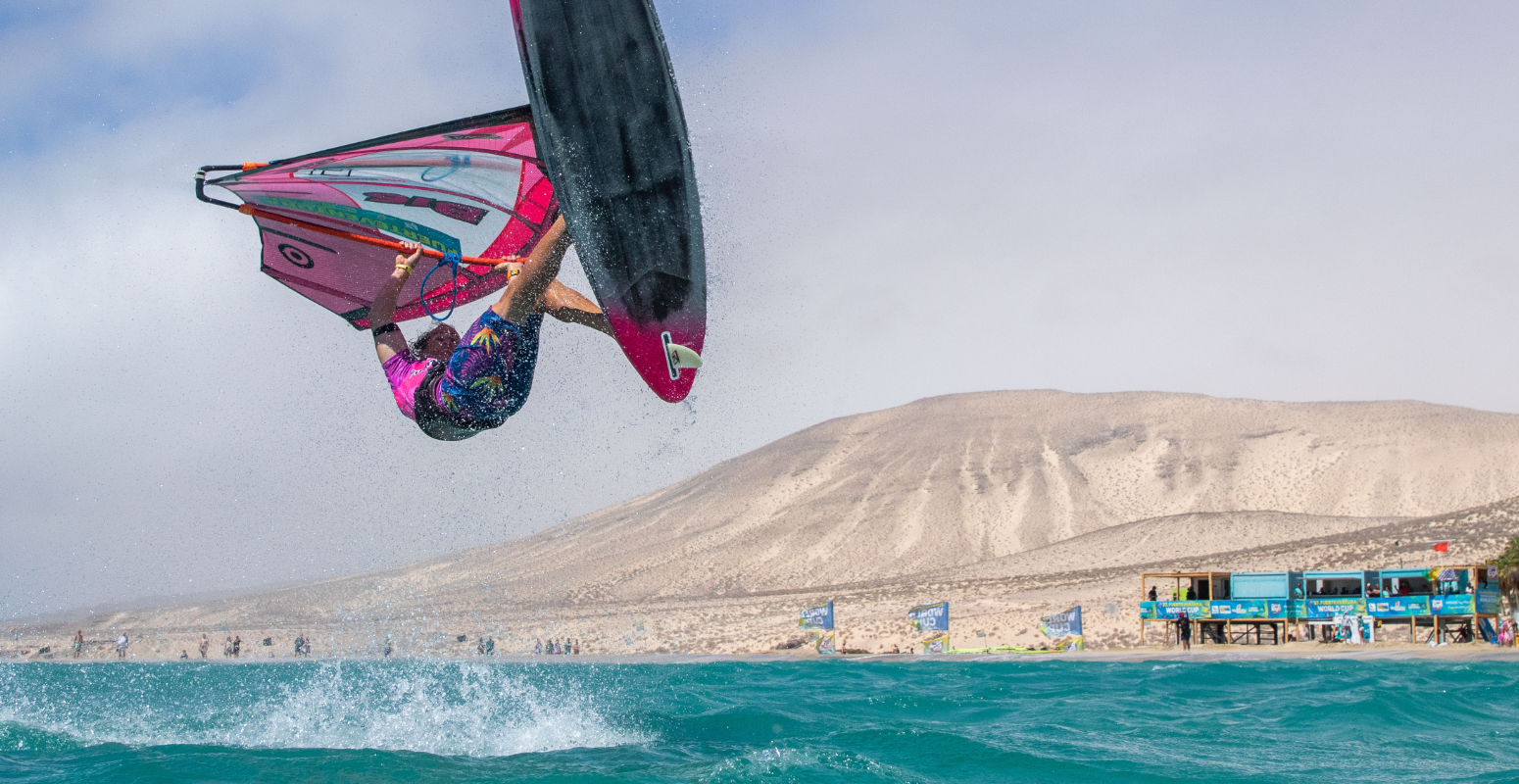 Free style tra le onde dell'Atlantico